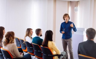 企业英语培训视频如何提升实战能力？