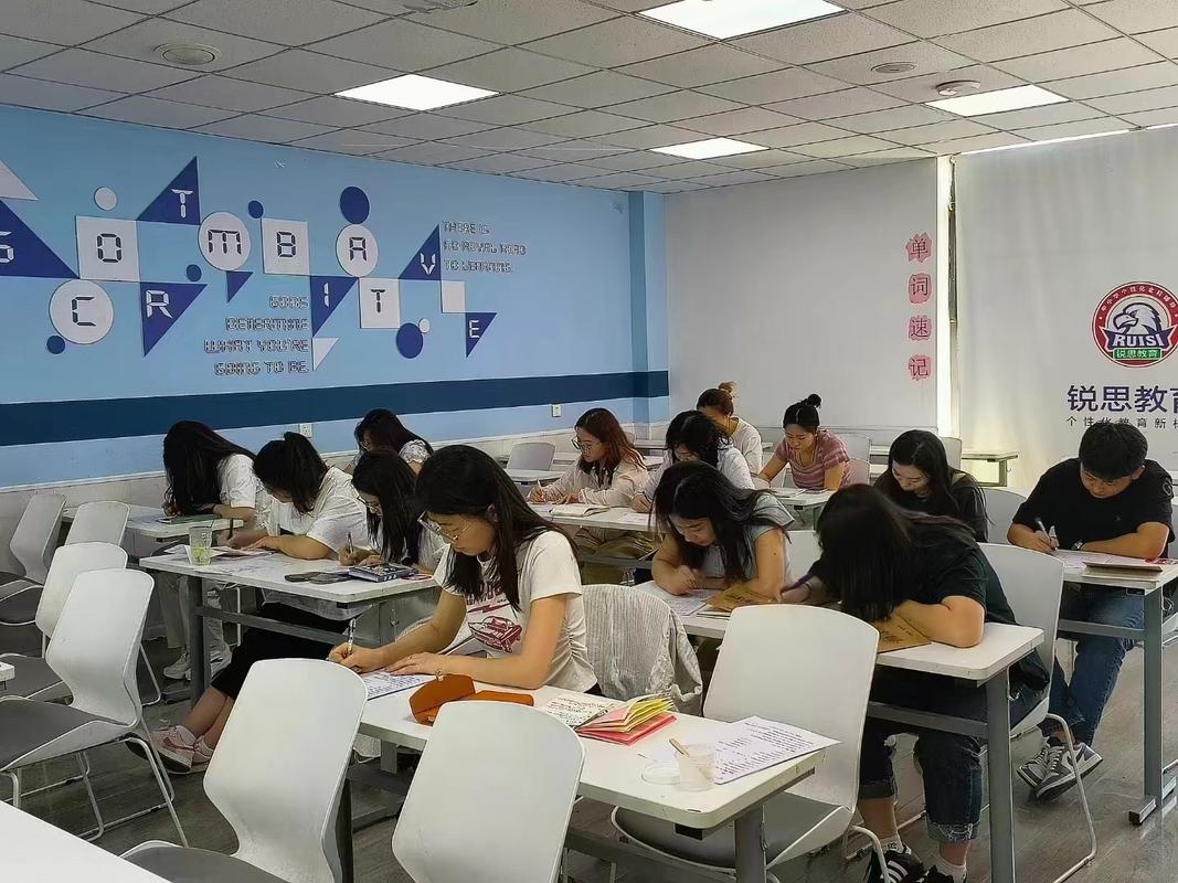 成人北京英语班,选哪家才靠谱?-第1张图片-厚德教育培训 成人北京英语班,选哪家才靠谱?-第1张图片-厚德教育培训