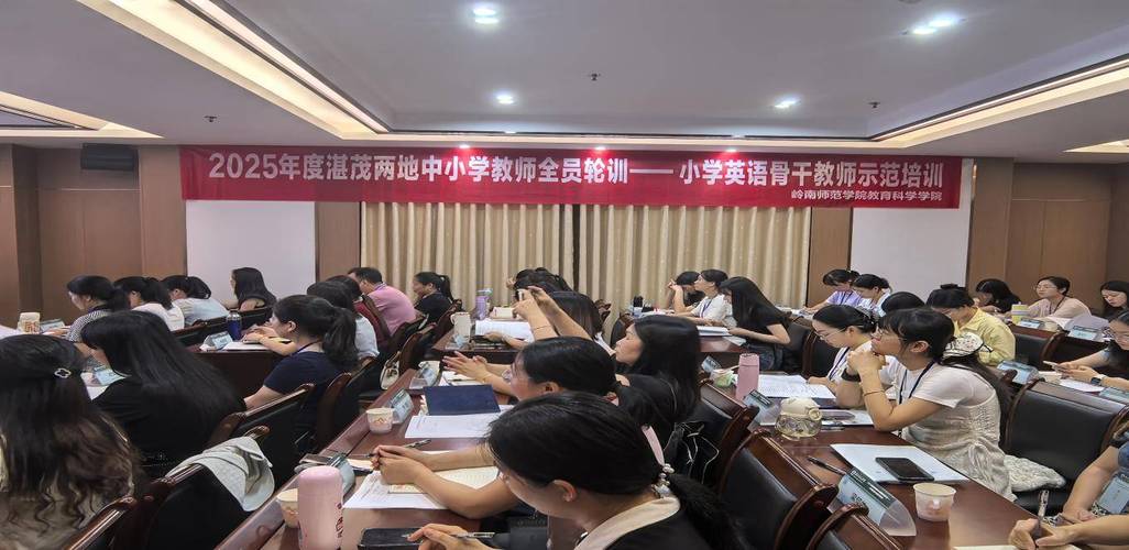 英语培训机构的督导老师-第2张图片-厚德教育培训