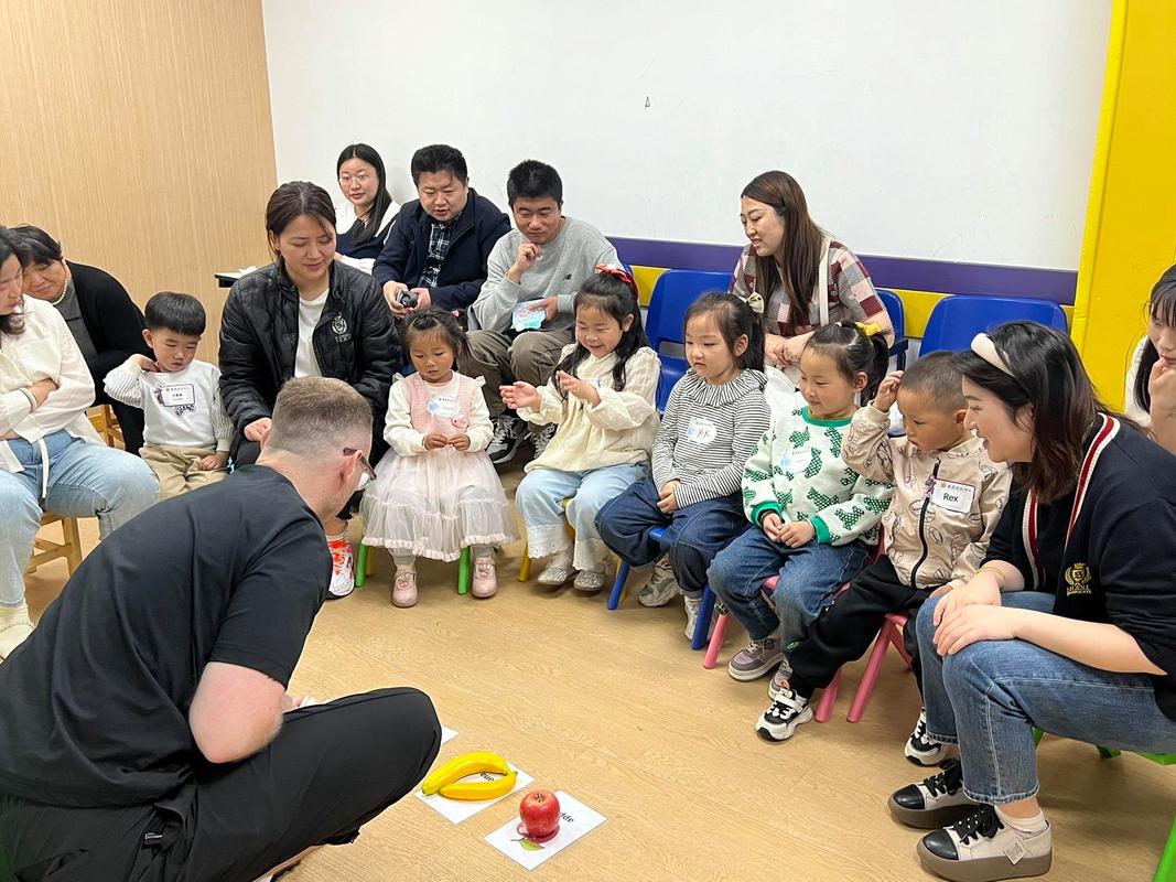 英语幼儿培训各阶段有何表现特点?-第1张图片-厚德教育培训 英语幼儿培训各阶段有何表现特点?-第1张图片-厚德教育培训