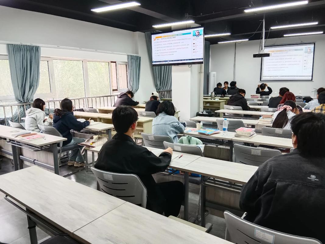 普通高校专升本英语培训怎么选?-第1张图片-厚德教育培训 普通高校专升本英语培训怎么选?-第1张图片-厚德教育培训