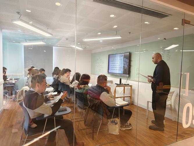 成人学英语口语培训郑州-第1张图片-厚德教育培训 成人学英语口语培训郑州-第1张图片-厚德教育培训