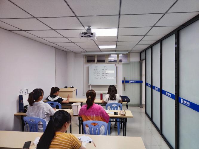 英语成人口语培训机构-第1张图片-厚德教育培训