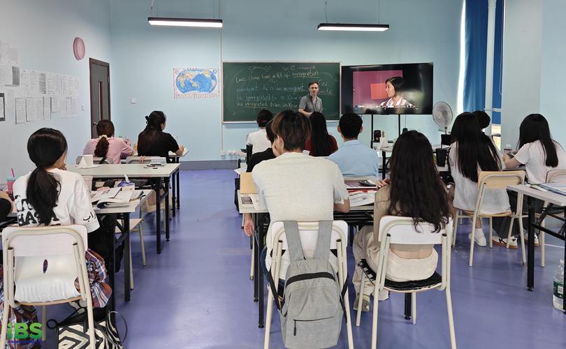 中车大学中级英语培训如何提升职场竞争力?-第1张图片-厚德教育培训 中车大学中级英语培训如何提升职场竞争力?-第1张图片-厚德教育培训