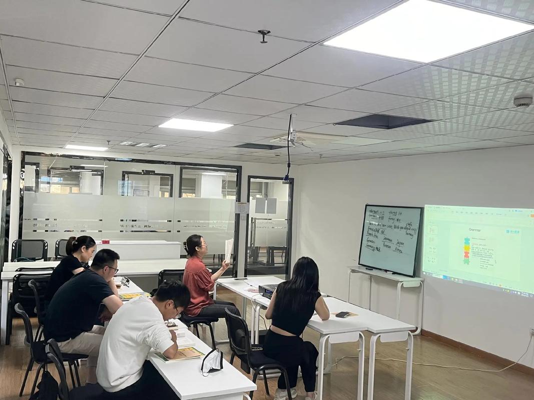 中车大学中级英语培训如何提升职场竞争力?-第2张图片-厚德教育培训 中车大学中级英语培训如何提升职场竞争力?-第2张图片-厚德教育培训