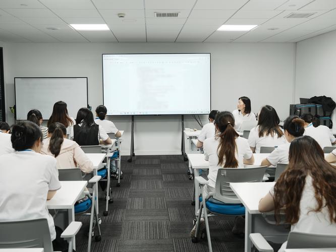 会计职场英语培训该如何高效提升？-第1张图片-厚德教育培训