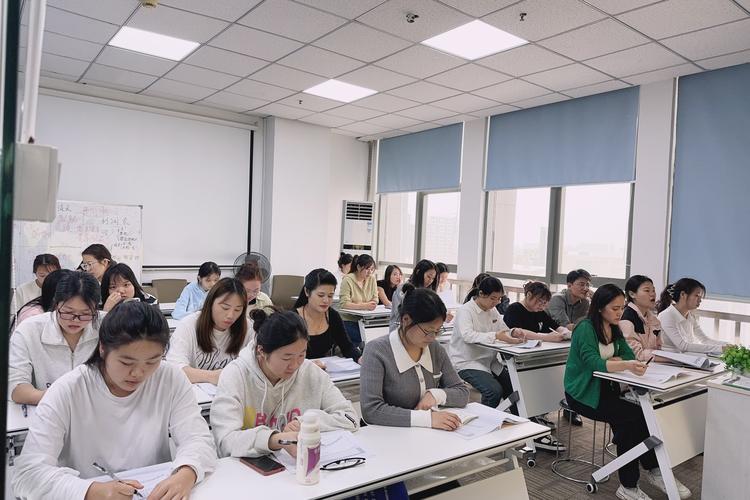 会计职场英语培训该如何高效提升？-第2张图片-厚德教育培训