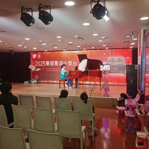 少儿英语培训机构为何办舞会？-第2张图片-厚德教育培训